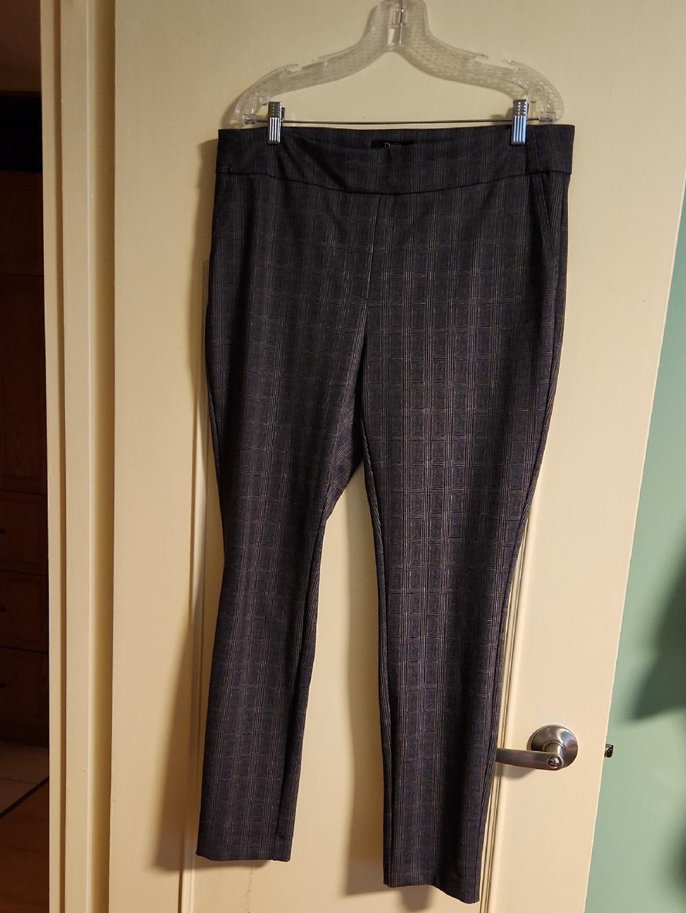 Dalia Women's Gray Plaid Ankle Pull-On Pants